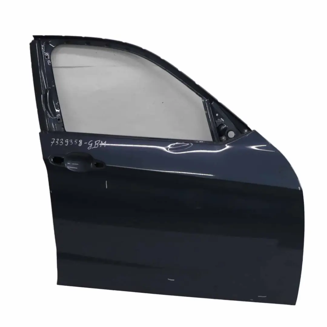 Porta anteriore destra Graphitblau Graphite Blue Metallic - B07 per BMW X1 E84 con numero di parte 7339358 BMW X1 E84 Porta anteriore destra Graphitblau Graphite Blue Metallic - B07 - SKU 7339358-GBM - Numero di parte 7339358
