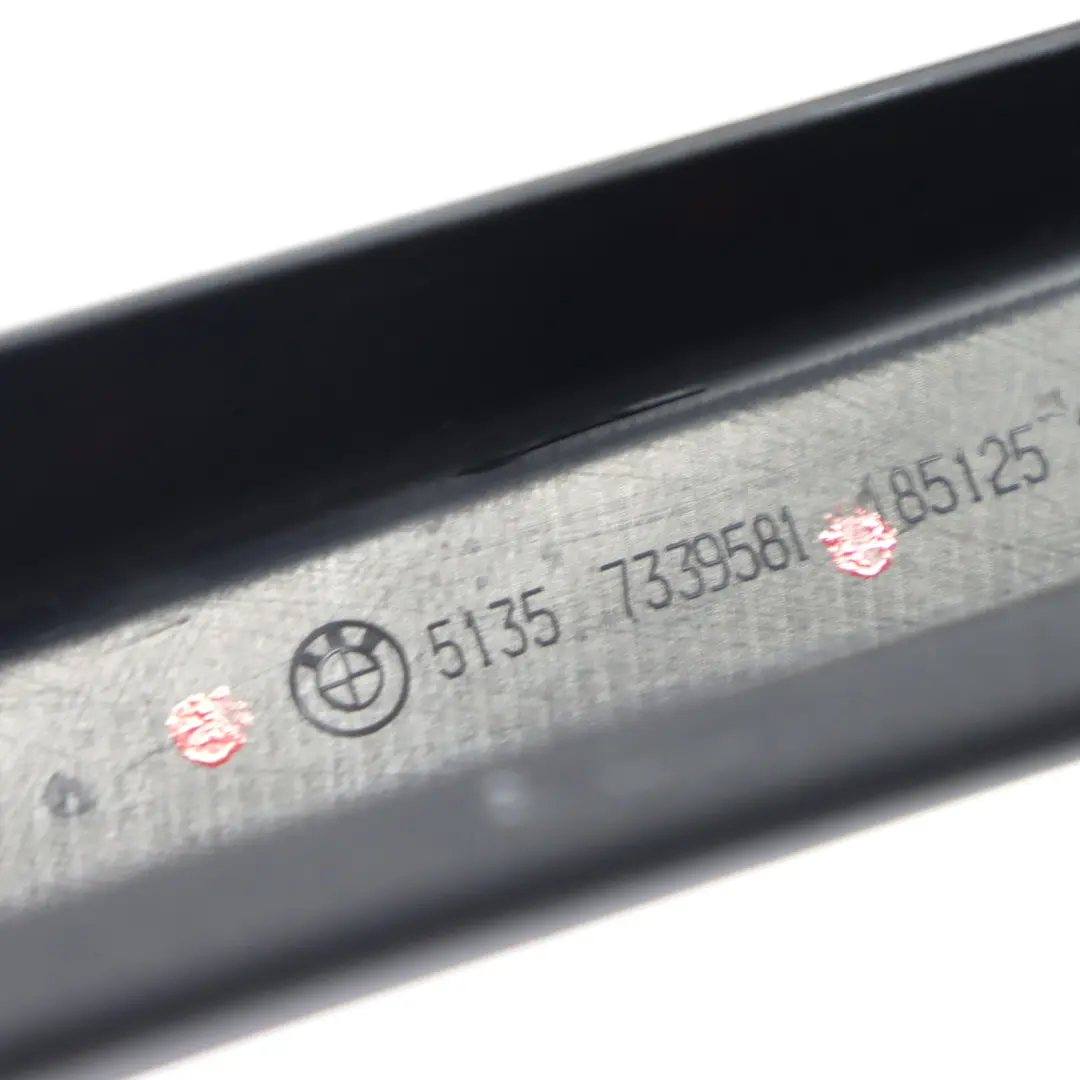 Osłona Ramka Szyby Drzwi Lewy Tył do BMW X4 F26 o numerze 7339581 BMW X4 F26 Osłona Ramka Szyby Drzwi Lewy Tył - SKU 7339581 - Numer Części 7339581