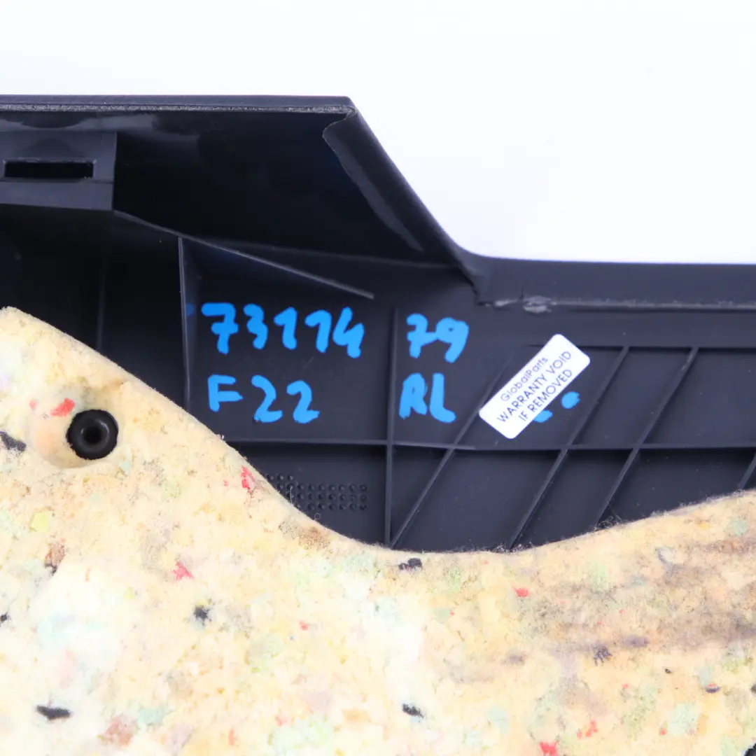 Panel lateral trasero derecho tela antracita gris para BMW F22 con número de pieza 7339598 BMW F22 Panel lateral trasero derecho tela antracita gris - SKU 7339598 - Número de pieza 7339598