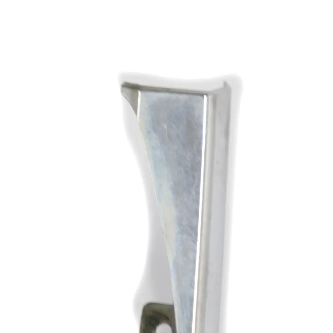 Banda parachoques trasero BMW F10 LCI Tapa embellecedora central cromada para con número de pieza 7341672 Banda parachoques trasero BMW F10 LCI Tapa embellecedora central cromada - SKU 7341672 - Número de pieza 7341672