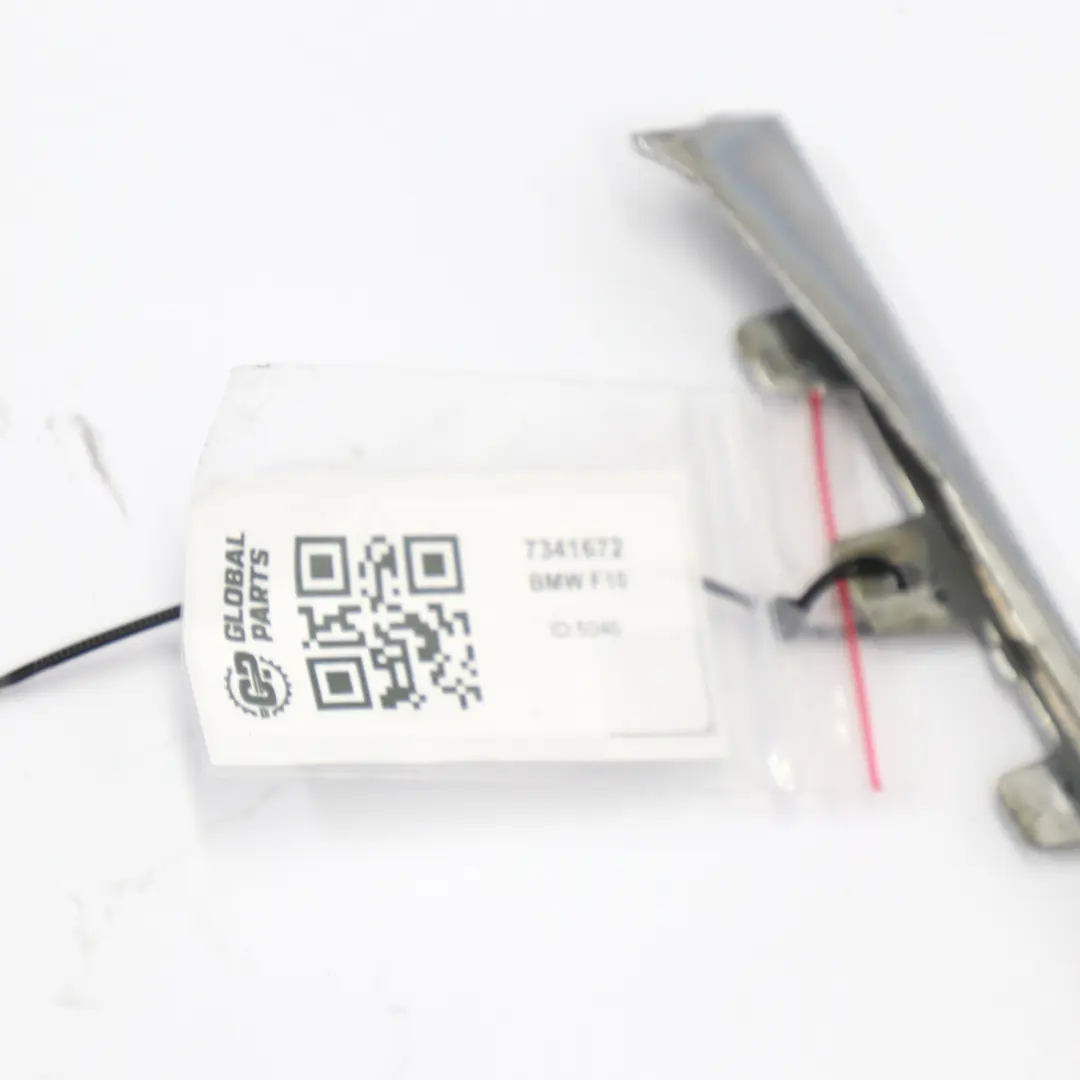 Banda parachoques trasero BMW F10 LCI Tapa embellecedora central cromada para con número de pieza 7341672 Banda parachoques trasero BMW F10 LCI Tapa embellecedora central cromada - SKU 7341672 - Número de pieza 7341672