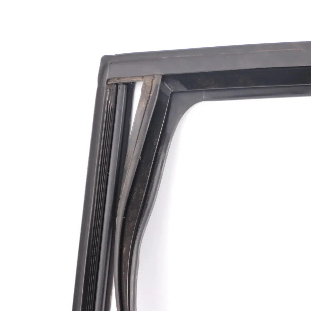 Guida Finestra Mini Clubman F54 Posteriore Destra Porta Guarnizione per con numero di parte 7344166 Guida Finestra Mini Clubman F54 Posteriore Destra Porta Guarnizione - SKU 7344166 - Numero di parte 7344166