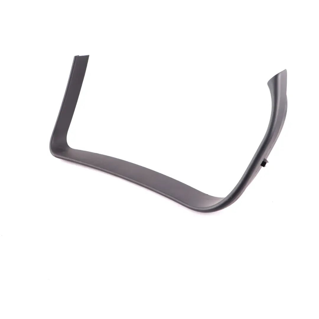 Embellecedor Maletero Ventana Superior Derecha Negro para Mini Clubman F54 con número de pieza 7348830 Mini Clubman F54 Embellecedor Maletero Ventana Superior Derecha Negro - SKU 7348830 - Número de pieza 7348830