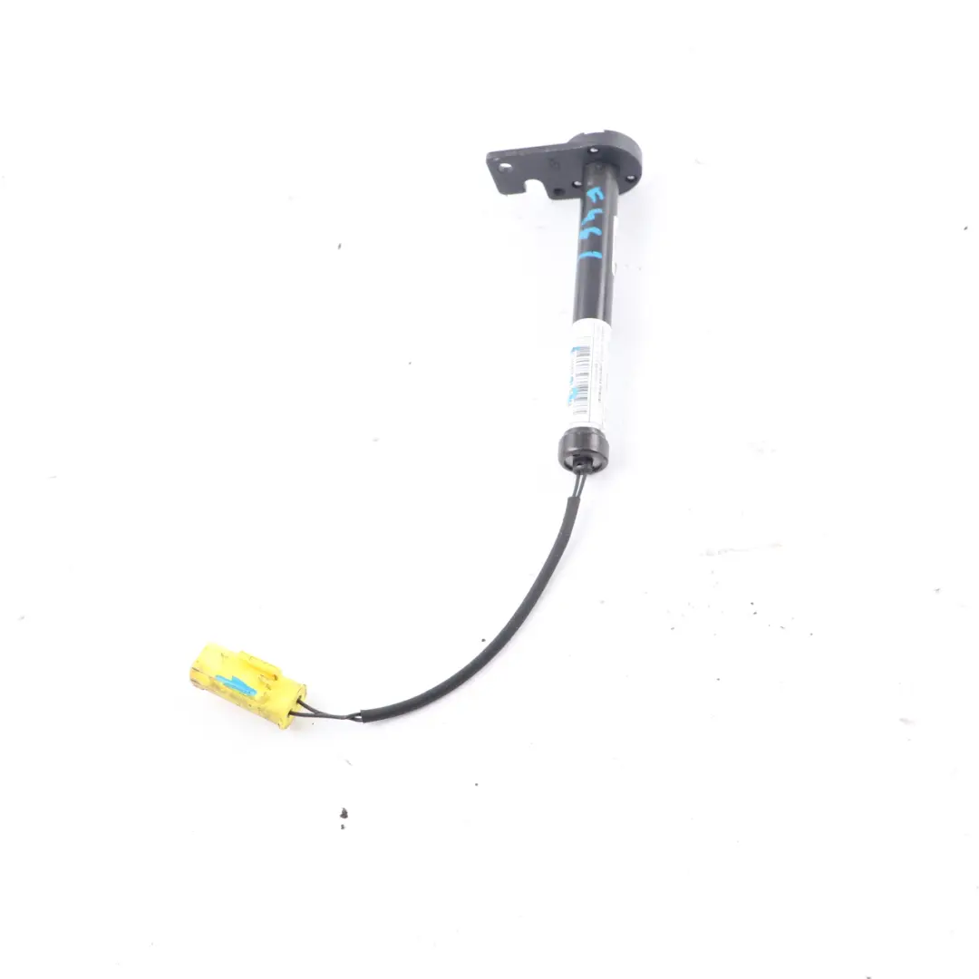 Attuatore Cerniera Cofano Protezione Pedoni Sinistro per BMW F46 con numero di parte 7348855 BMW F46 Attuatore Cerniera Cofano Protezione Pedoni Sinistro - SKU 7348855-1 - Numero di parte 7348855