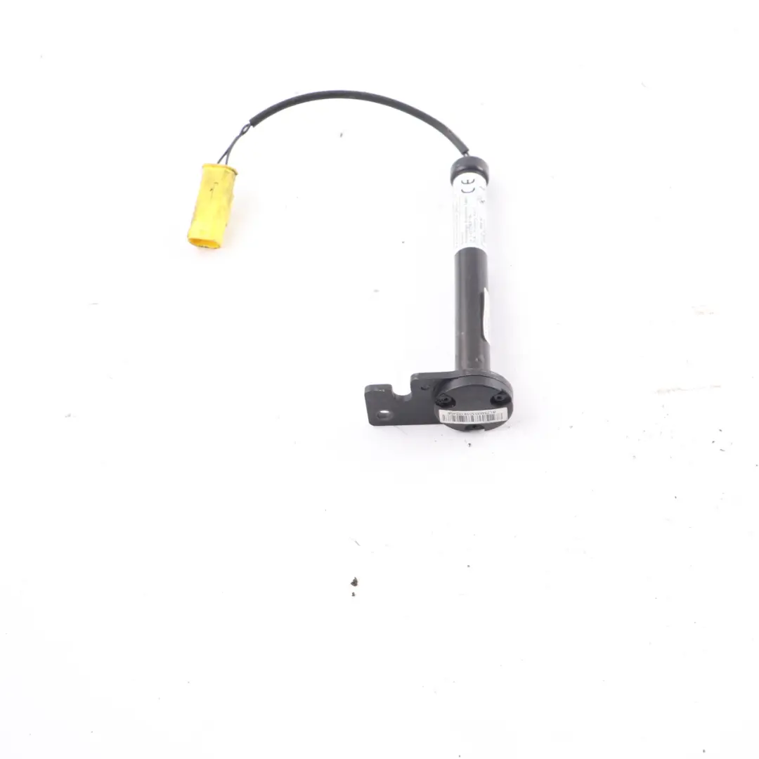 Siłownik Zawiasu Maski Ochrona Pieszych Lewy do BMW F46 o numerze 7348855 BMW F46 Siłownik Zawiasu Maski Ochrona Pieszych Lewy - SKU 7348855-1 - Numer Części 7348855