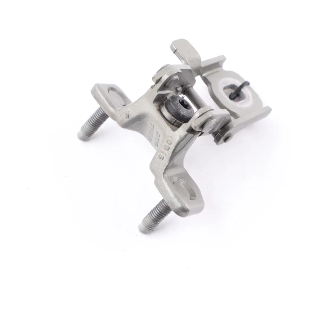 Bisagra Tapa Maletero Izquierda Plata Platino Metalizado C08 para BMW F46 con número de pieza 7349449 BMW F46 Bisagra Tapa Maletero Izquierda Plata Platino Metalizado C08 - SKU 7349449-PSM - Número de pieza 7349449