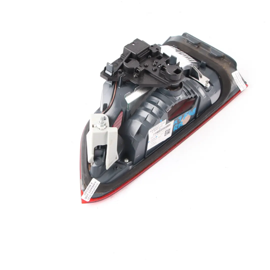 Luz Trasera En Tapa Maletero Portón Trasero Derecha para BMW X1 F48 con número de pieza 7350698 BMW X1 F48 Luz Trasera En Tapa Maletero Portón Trasero Derecha - SKU 7350698 - Número de pieza 7350698