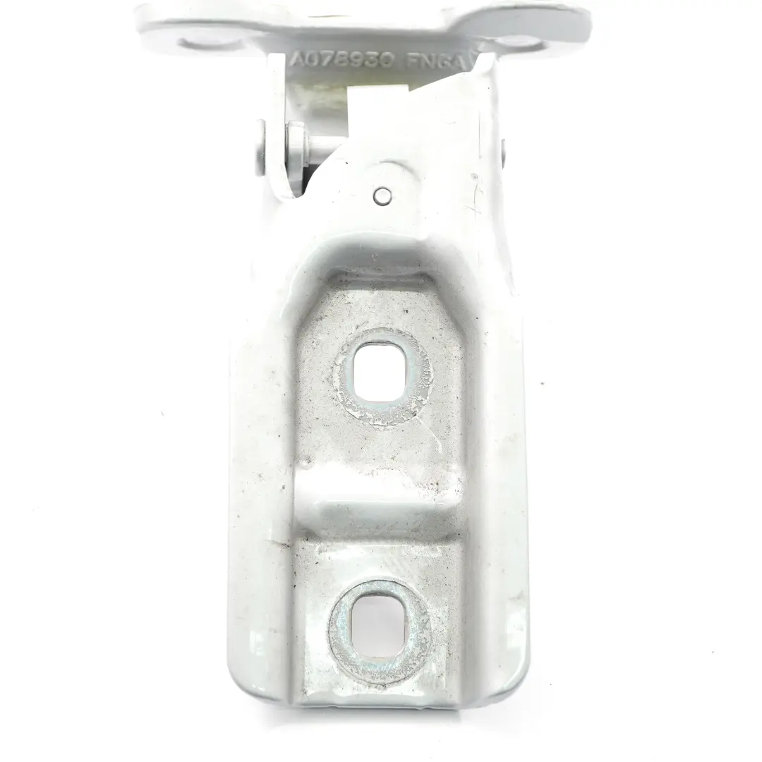 Bisagra trasera izquierda tapa maletero Glacier Silver - A83 para BMW X1 F48 con número de pieza 7350831 BMW X1 F48 Bisagra trasera izquierda tapa maletero Glacier Silver - A83 - SKU 7350827-GSB - Número de pieza 7350831