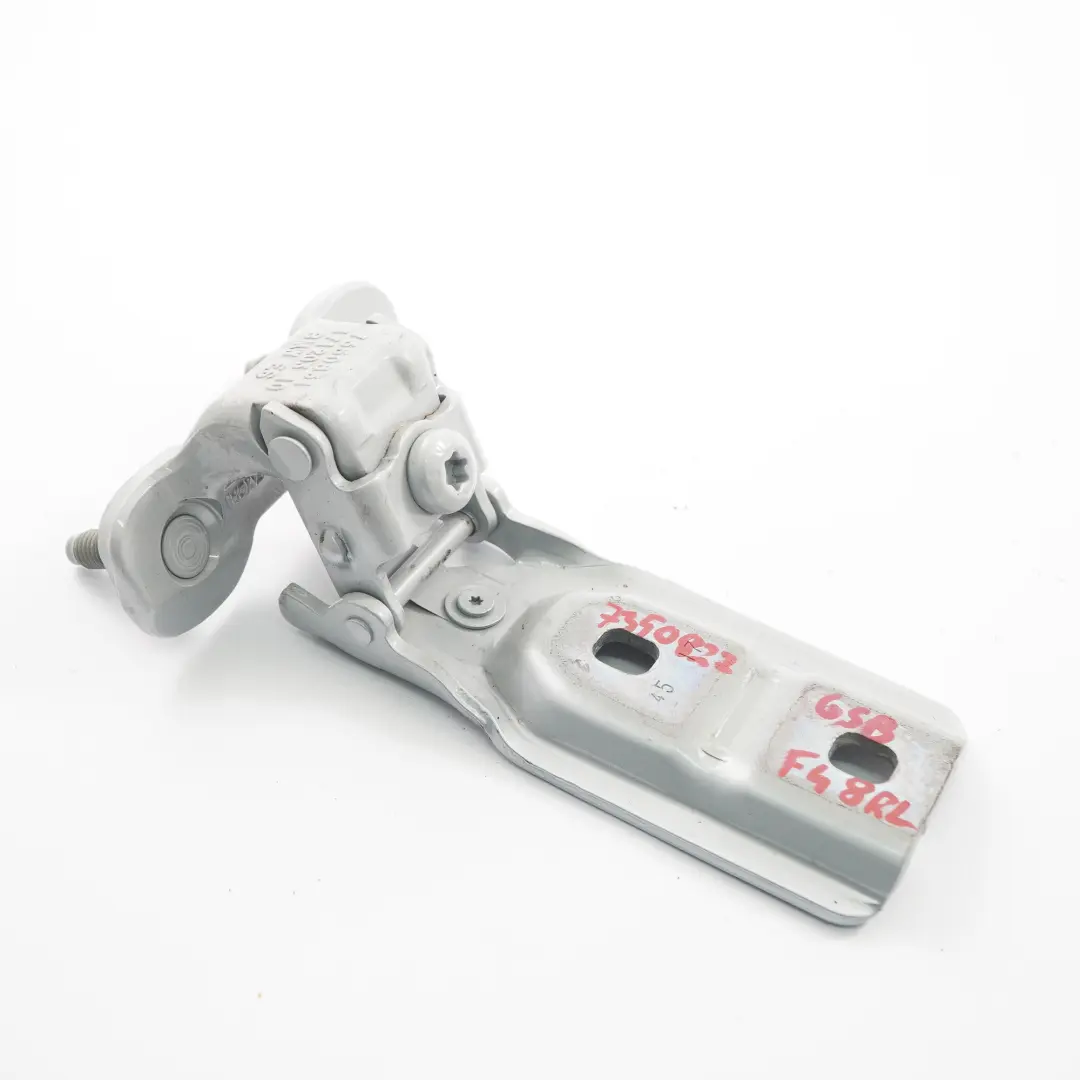 Cerniera coperchio baule posteriore sinistro Glacier Silver per BMW X1 F48 con numero di parte 7350831 BMW X1 F48 Cerniera coperchio baule posteriore sinistro Glacier Silver - SKU 7350827-GSB - Numero di parte 7350831