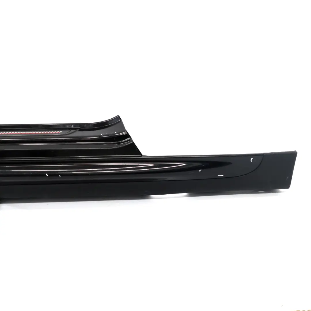 Gonna laterale sinistra JCW Pannello oscillante copertura Nero per Mini F56 con numero di parte 7352151 Mini F56 Gonna laterale sinistra JCW Pannello oscillante copertura Nero - SKU 7352151-1 - Numero di parte 7352151