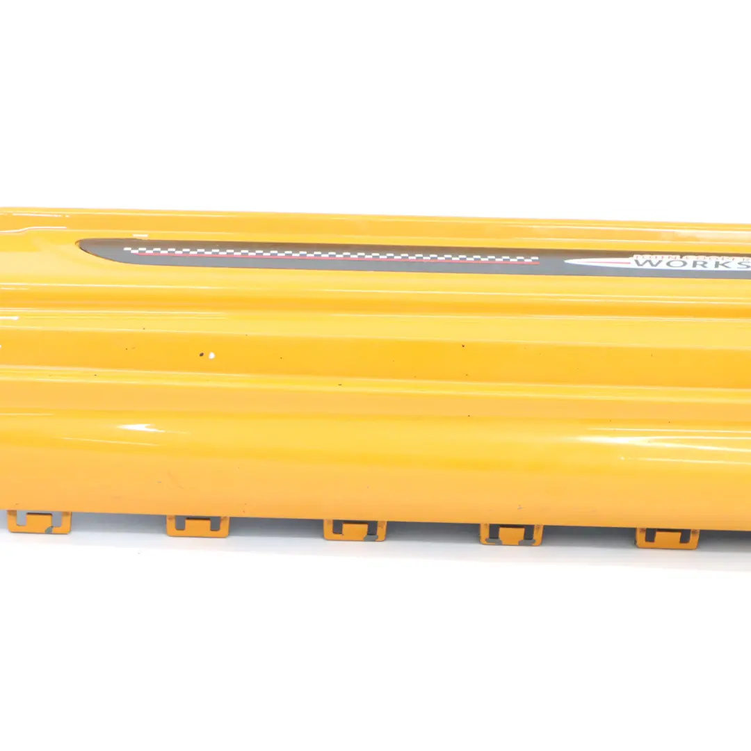 Faldón Lateral Izquierdo JCW Tapa Lateral Balancín Volcanic Orange para Mini F56 con número de pieza 7352151 Mini F56 Faldón Lateral Izquierdo JCW Tapa Lateral Balancín Volcanic Orange - SKU 7352151-VOR - Número de pieza 7352151