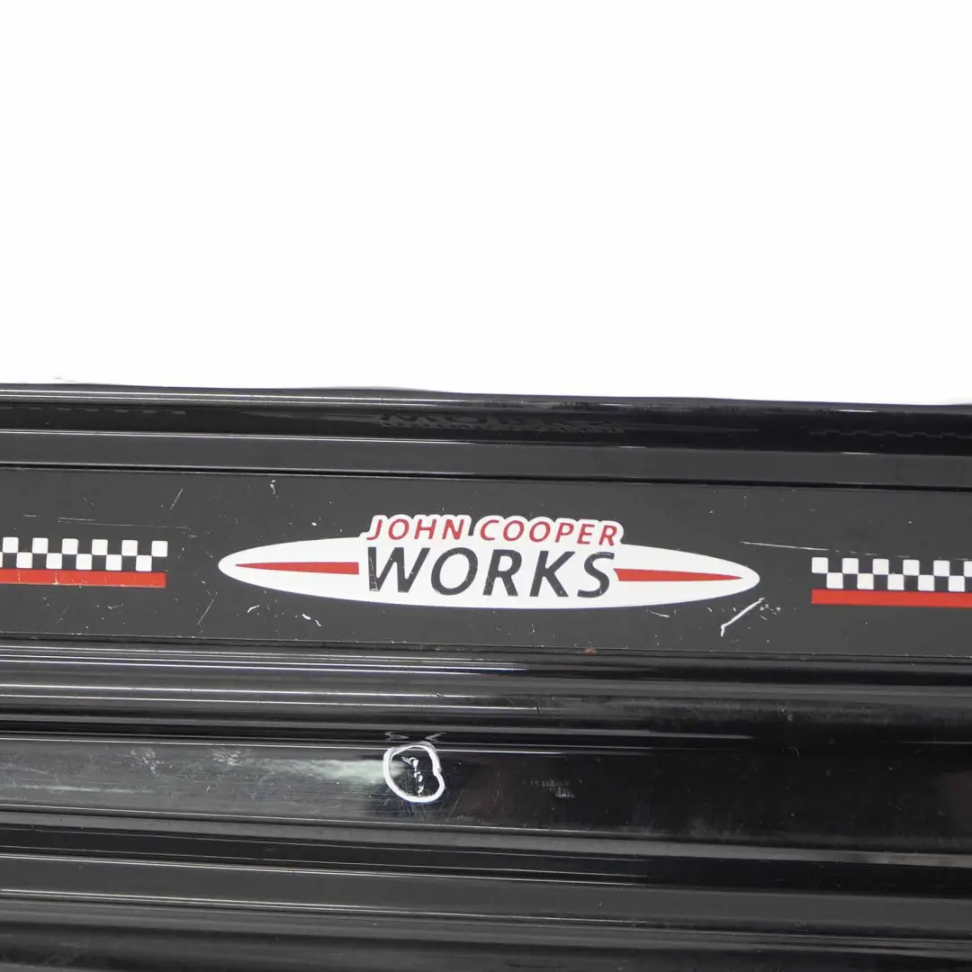 Gonna laterale sinistra JCW Pannello oscillante copertura Nero per Mini F56 con numero di parte 7352151 Mini F56 Gonna laterale sinistra JCW Pannello oscillante copertura Nero - SKU 7352151 - Numero di parte 7352151