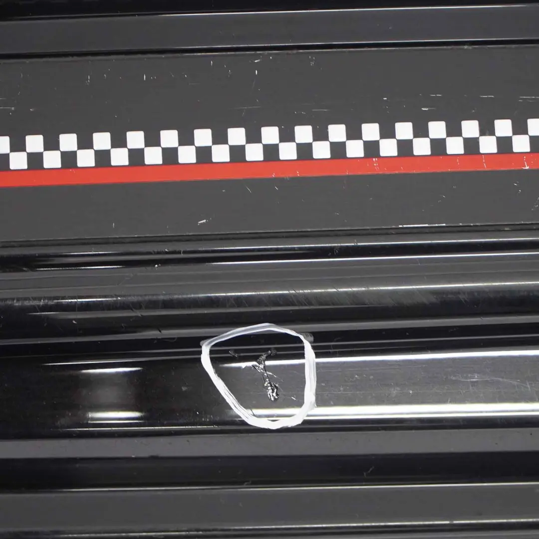 Gonna laterale sinistra JCW Pannello oscillante copertura Nero per Mini F56 con numero di parte 7352151 Mini F56 Gonna laterale sinistra JCW Pannello oscillante copertura Nero - SKU 7352151 - Numero di parte 7352151