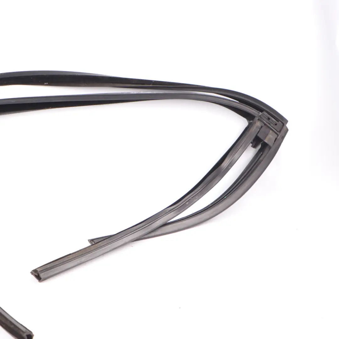 Door Seal Gasket Window Guide Rear Right O/S to BMW G11 with Part number 7355530 BMW G11 Door Seal Gasket Window Guide Rear Right O/S - SKU 7355530 - Part number 7355530