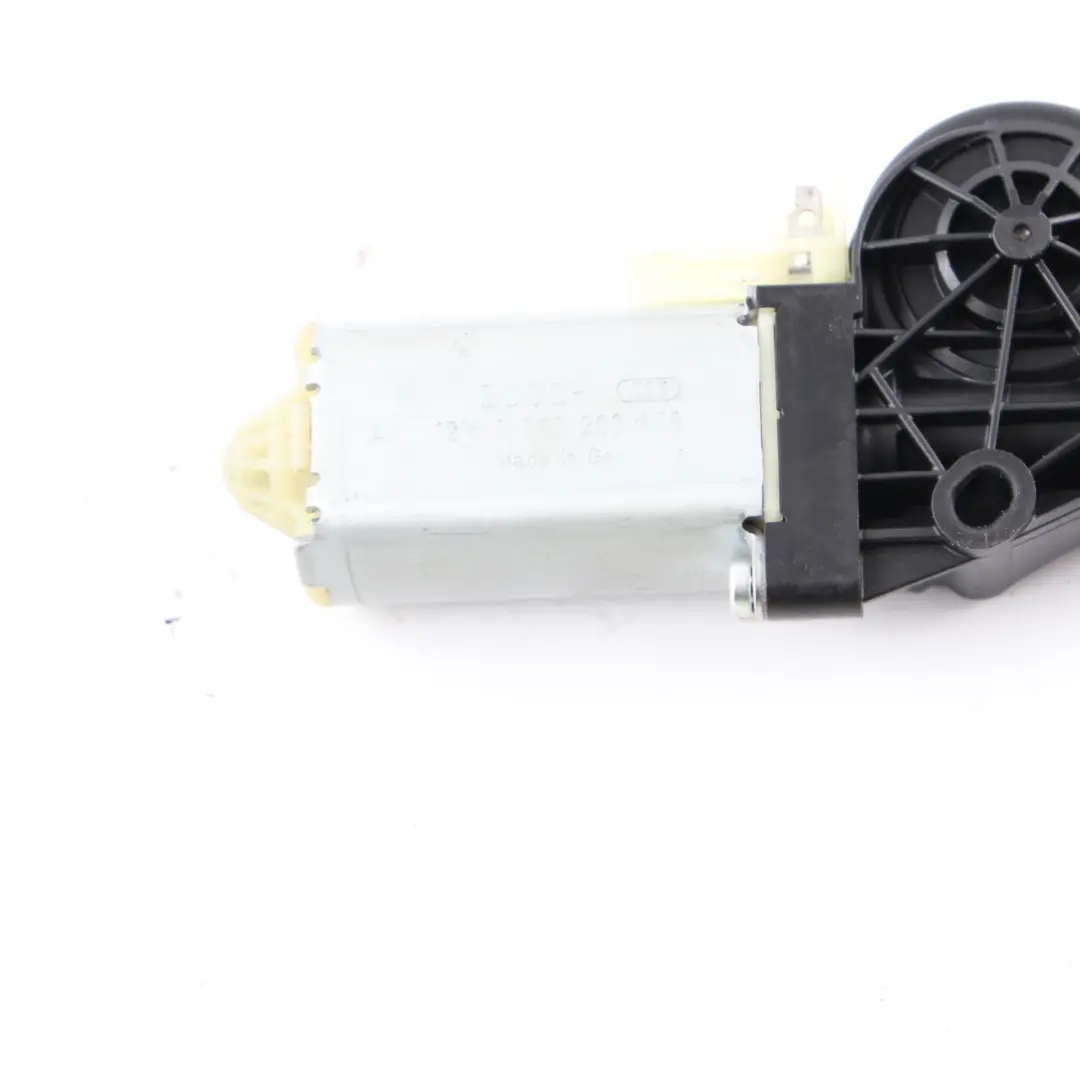 Silnik Silniczek Napędu Składanego Dachu do BMW E93 F33 o numerze 7355824 BMW E93 F33 Silnik Silniczek Napędu Składanego Dachu - SKU 7355824 - Numer Części 7355824