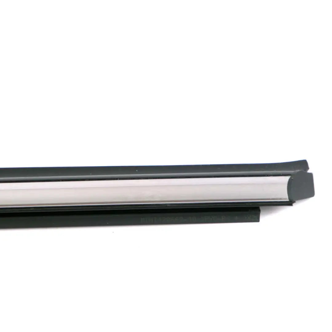 Guarnizione Paraspruzzi Esterna Cromata Destra per Mini Cooper F57 Cabrio con numero di parte 7356300 Mini Cooper F57 Cabrio Guarnizione Paraspruzzi Esterna Cromata Destra - SKU 7356300 - Numero di parte 7356300