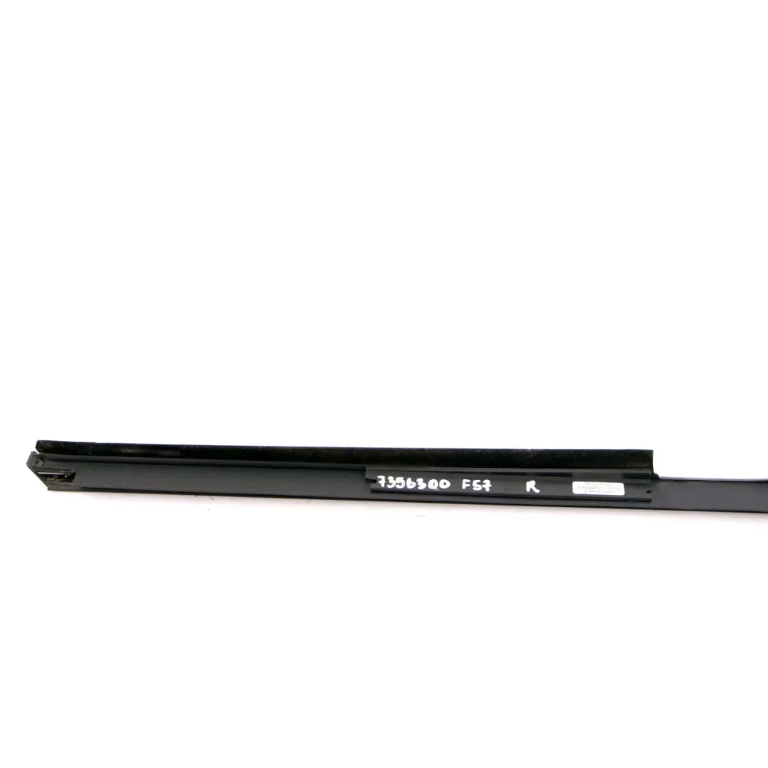 Guarnizione Paraspruzzi Esterna Cromata Destra per Mini Cooper F57 Cabrio con numero di parte 7356300 Mini Cooper F57 Cabrio Guarnizione Paraspruzzi Esterna Cromata Destra - SKU 7356300 - Numero di parte 7356300