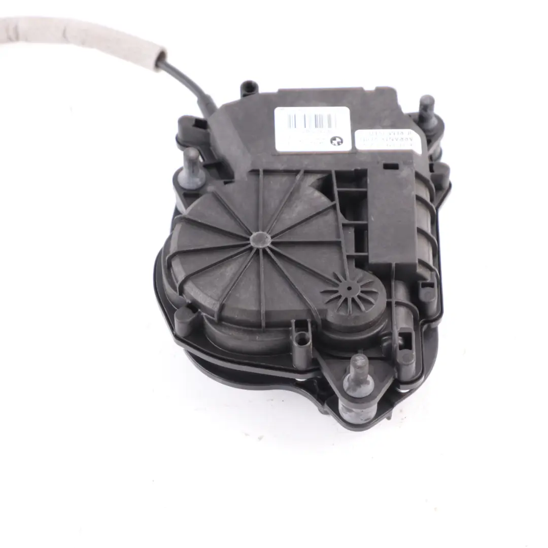 Zamek Dociąg Klapy Bagażnika Tył do BMW G11 G12 o numerze 7357097 BMW G11 G12 Zamek Dociąg Klapy Bagażnika Tył - SKU 7357097 - Numer Części 7357097