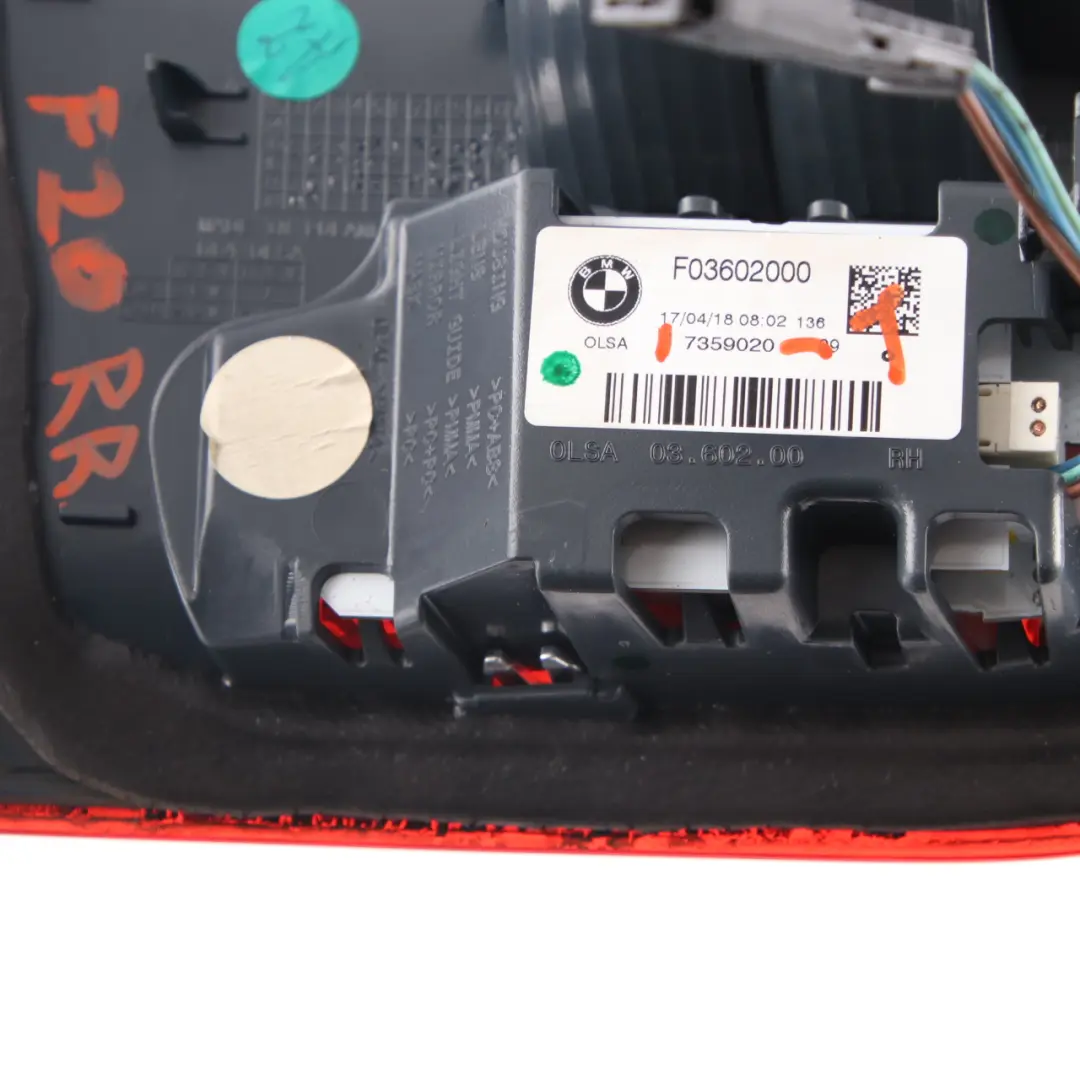 Lampada posteriore BMW F20 F21 LCI Luce nel pannello rivestimento destro baule per con numero di parte 7359020 Lampada posteriore BMW F20 F21 LCI Luce nel pannello rivestimento destro baule - SKU 7359020-1 - Numero di parte 7359020