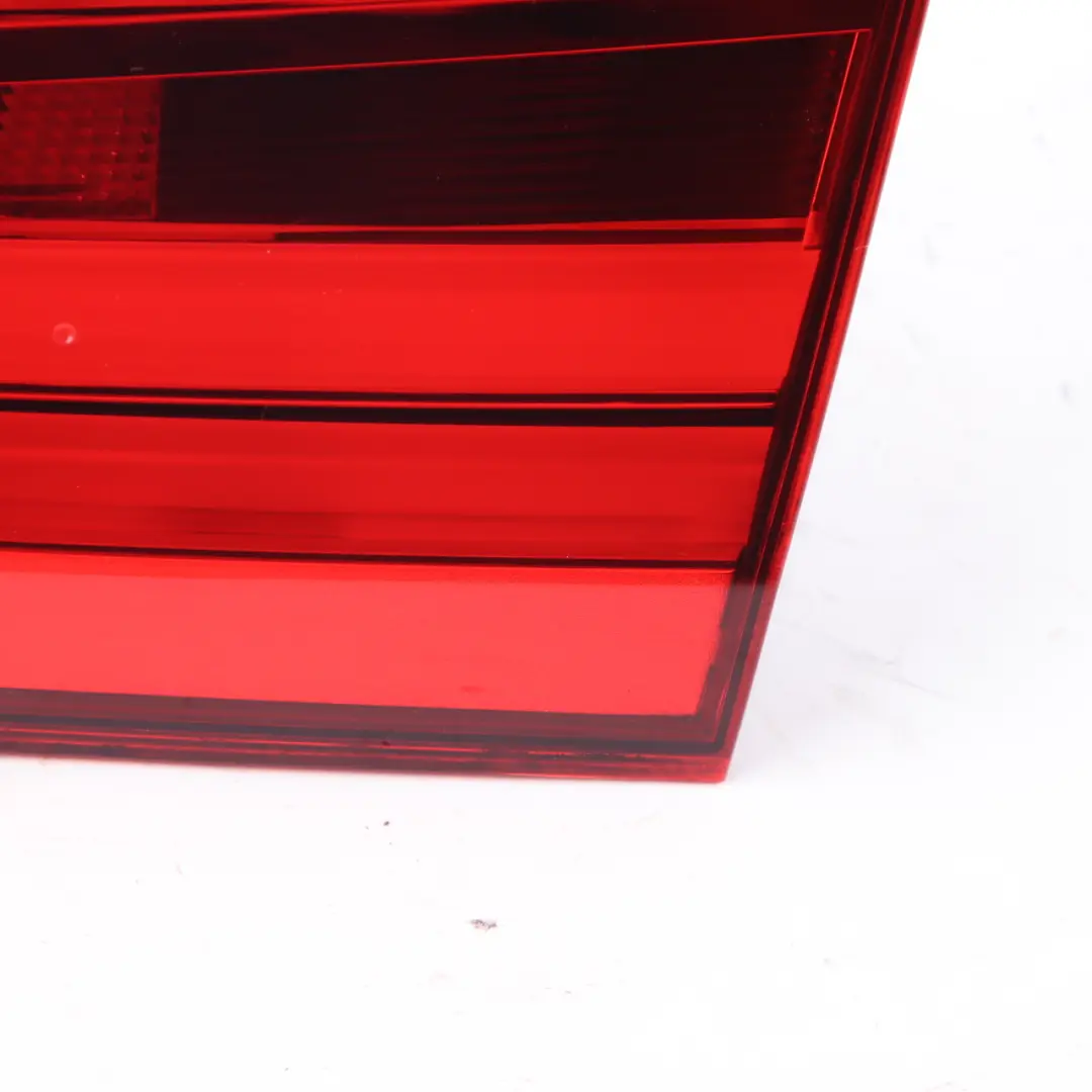 Lampada posteriore BMW F20 F21 LCI Luce nel pannello rivestimento destro baule per con numero di parte 7359020 Lampada posteriore BMW F20 F21 LCI Luce nel pannello rivestimento destro baule - SKU 7359020-1 - Numero di parte 7359020