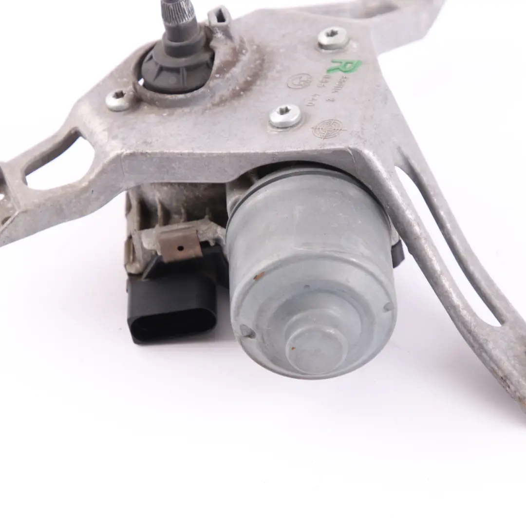 Motore tergicristallo BMW i3 I01 Sistema collegament parabrezza anteriore destro per con numero di parte 7359450 Motore tergicristallo BMW i3 I01 Sistema collegament parabrezza anteriore destro - SKU 7359450 - Numero di parte 7359450