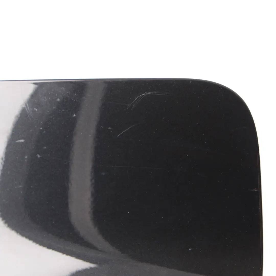 Kraftstoffeinfüllstutzen Klappenabdeckung Schwarz Saphir für BMW X1 F48 mit Teilenummer 7359631 BMW X1 F48 Kraftstoffeinfüllstutzen Klappenabdeckung Schwarz Saphir - SKU 7359631-BS - Teilenummer 7359631