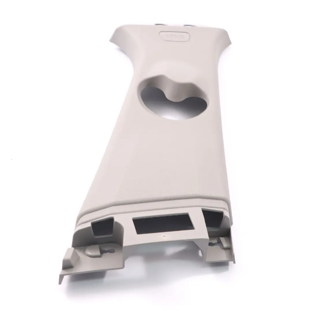 Rivestimento Colonna B Superiore Destra Pannello Everest Grigio 7298666 per BMW F45 con numero di parte 7359760 BMW F45 Rivestimento Colonna B Superiore Destra Pannello Everest Grigio 7298666 - SKU 7359760 - Numero di parte 7359760