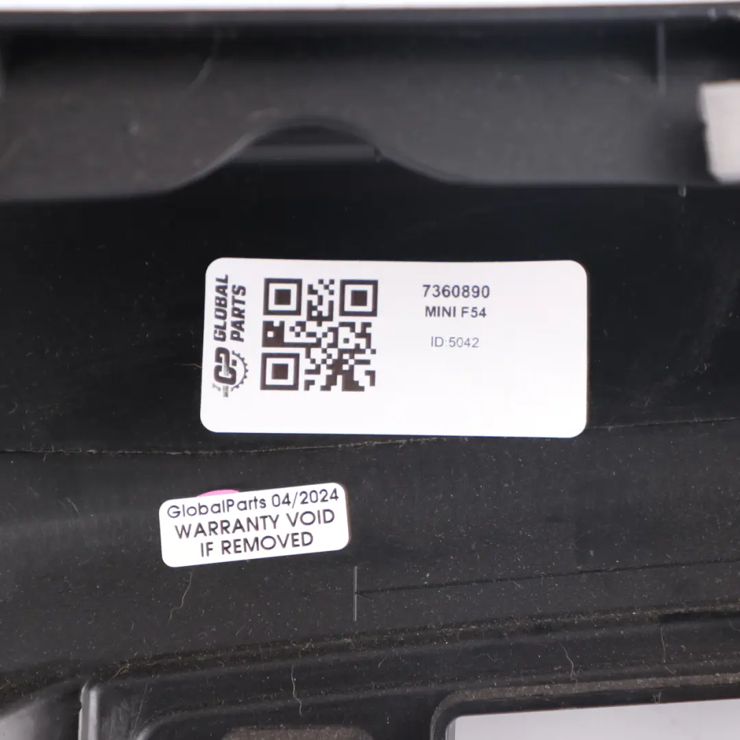 Osłona Boczek Klapy Bagażnika Prawy Tył do Mini Cooper Clubman F54 o numerze 7360890 Mini Cooper Clubman F54 Osłona Boczek Klapy Bagażnika Prawy Tył - SKU 7360890 - Numer Części 7360890