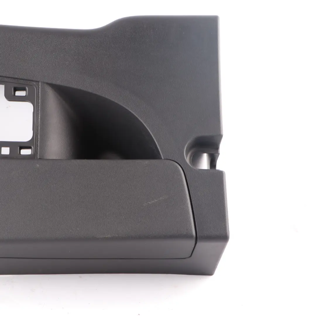 Osłona Boczek Klapy Bagażnika Prawy Tył do Mini Cooper Clubman F54 o numerze 7360890 Mini Cooper Clubman F54 Osłona Boczek Klapy Bagażnika Prawy Tył - SKU 7360890 - Numer Części 7360890