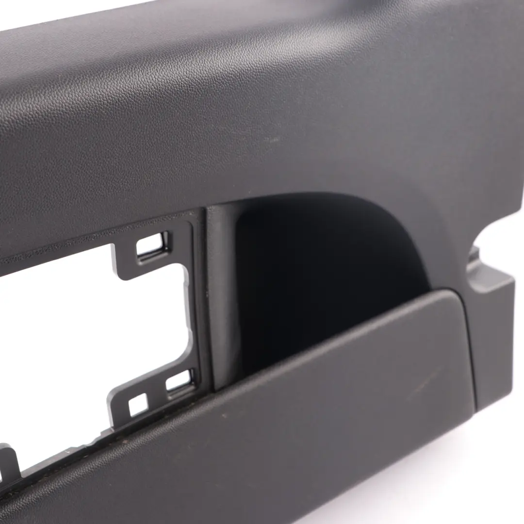 Pannello rivestimento Mini Clubman F54 Porta posteriore destra Nero per con numero di parte 7360890 Pannello rivestimento Mini Clubman F54 Porta posteriore destra Nero - SKU 7360890 - Numero di parte 7360890