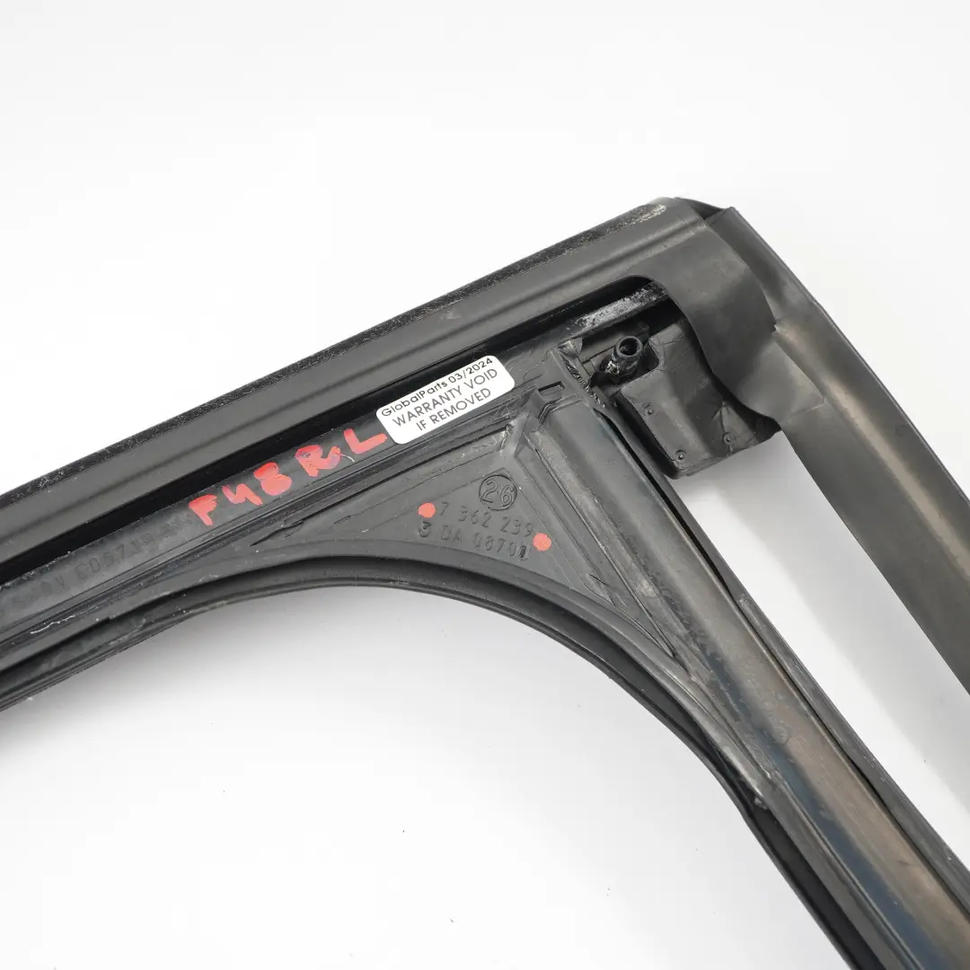 Guarnizione Guida Finestra Sinistra Striscia di Gomma Porta per BMW X1 F48 con numero di parte 7362239 BMW X1 F48 Guarnizione Guida Finestra Sinistra Striscia di Gomma Porta - SKU 7362239 - Numero di parte 7362239