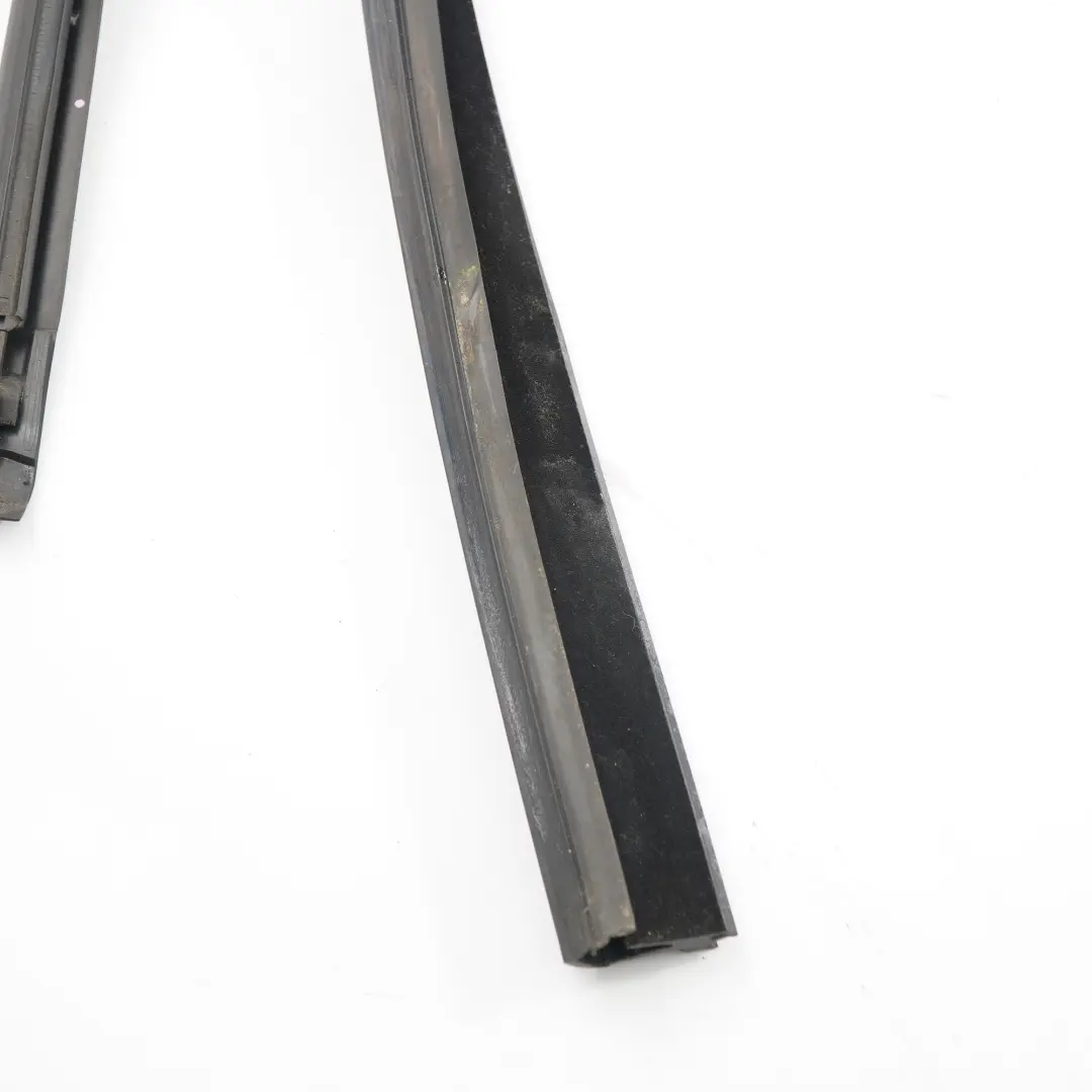 Joint de guidage de vitre Porte arrière gauche pour BMW X1 F48 à propos du numéro de pièce 7362239 BMW X1 F48 Joint de guidage de vitre Porte arrière gauche - SKU 7362239 - Numéro de pièce 7362239