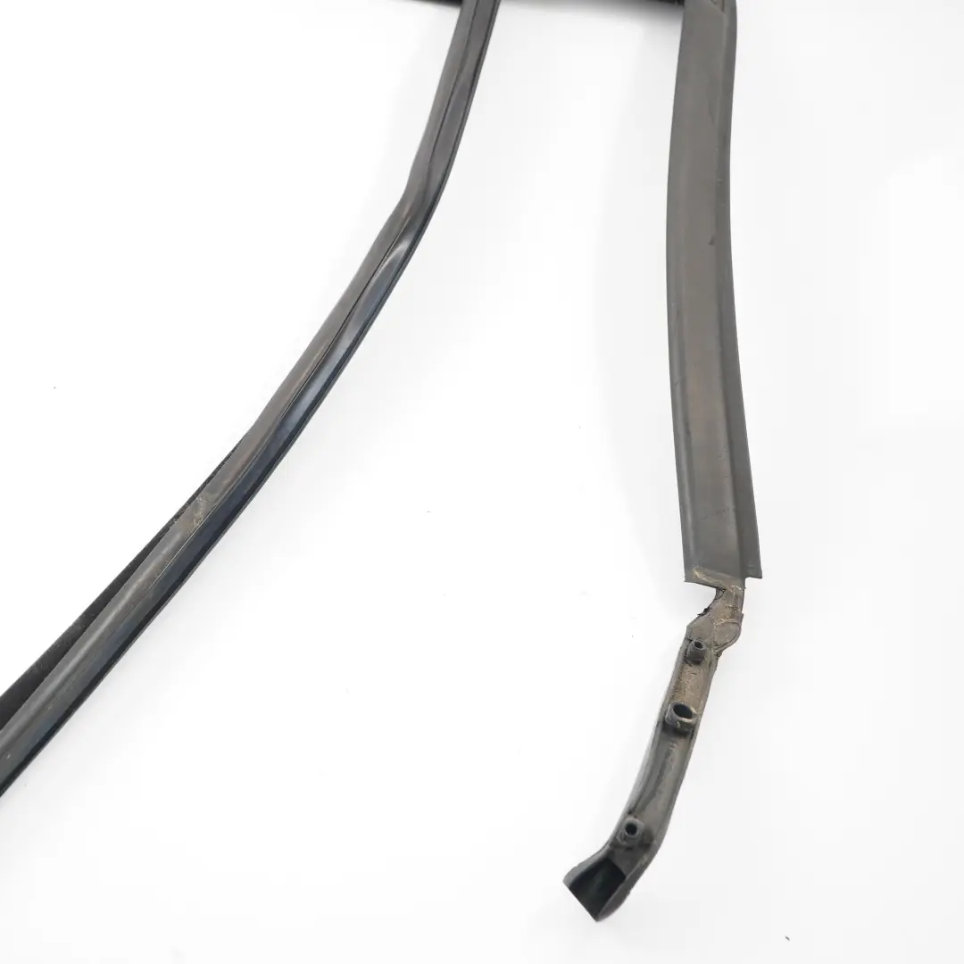 Uszczelka Szyby Lewa Tylna Prowadnica Szyby do BMW X1 F48 o numerze 7362239 BMW X1 F48 Uszczelka Szyby Lewa Tylna Prowadnica Szyby - SKU 7362239 - Numer Części 7362239