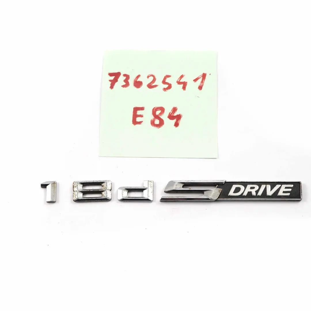 Emblema Badge Lettering SDrive 18d Logo Trim per BMW X1 E84 con numero di parte 7362541 BMW X1 E84 Emblema Badge Lettering SDrive 18d Logo Trim - SKU 7362541 - Numero di parte 7362541