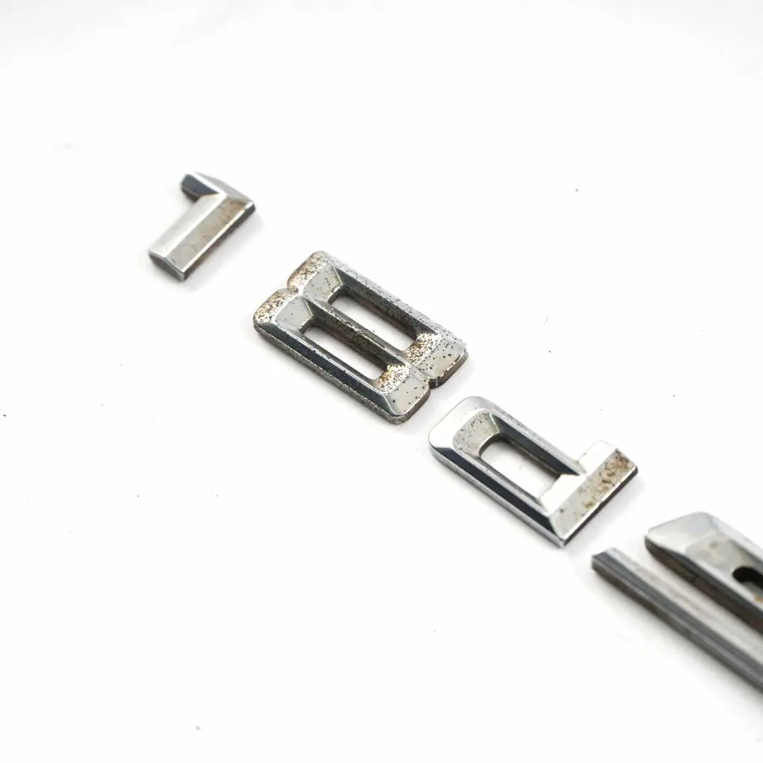 BMW X1 E84 Emblema Badge Lettering SDrive 18d Logo Trim - SKU 7362541 - Numero di parte 7362541