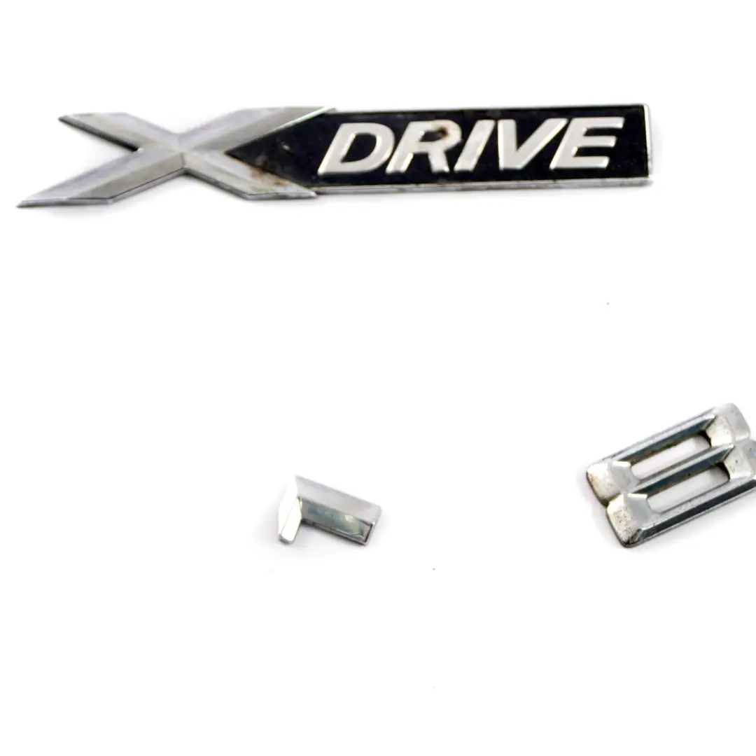 Lettering XDrive 18d Emblema Insignia Logo Trim para BMW E84 con número de pieza 7362545 BMW E84 Lettering XDrive 18d Emblema Insignia Logo Trim - SKU 7362545 - Número de pieza 7362545