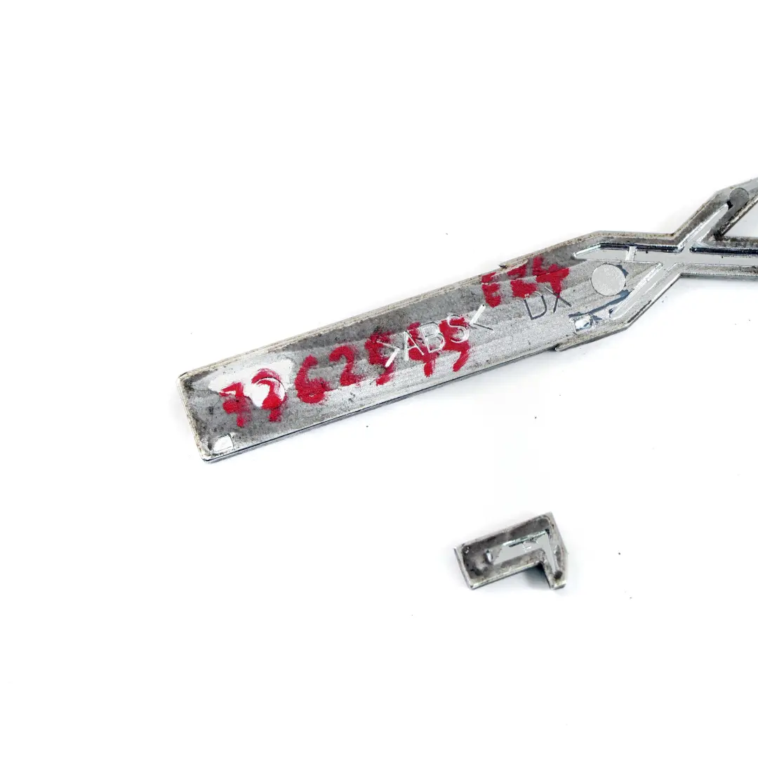 Lettering Xdrive 18D Emblema Badge Logo Trim per BMW X1 E84 con numero di parte 7362545 BMW X1 E84 Lettering Xdrive 18D Emblema Badge Logo Trim - SKU 7362545 - Numero di parte 7362545