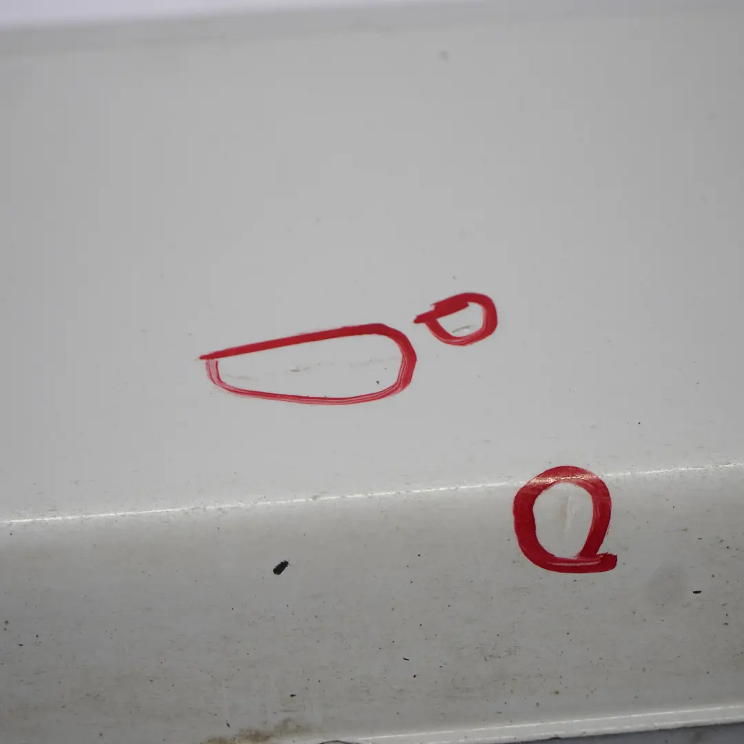 Striscia davanzale laterale destra Mineralweiss Mineral White - A96 per BMW F32 F33 con numero di parte 7363396 BMW F32 F33 Striscia davanzale laterale destra Mineralweiss Mineral White - A96 - SKU 7363396-MW - Numero di parte 7363396