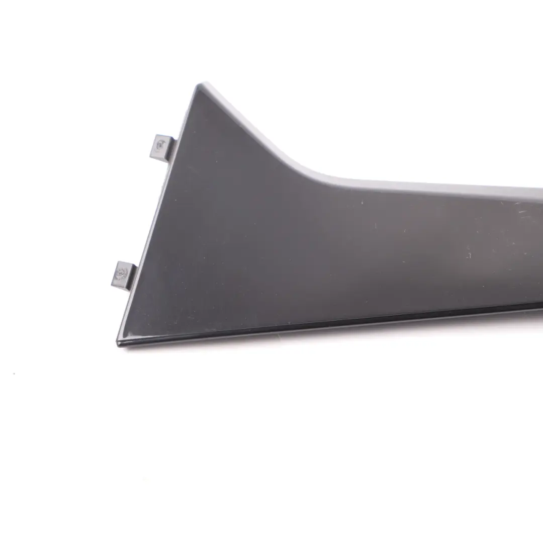 Portellone posteriore Spoiler laterale rivestimento sinistro per BMW F46 con numero di parte 7364775 BMW F46 Portellone posteriore Spoiler laterale rivestimento sinistro - SKU 7364775 - Numero di parte 7364775