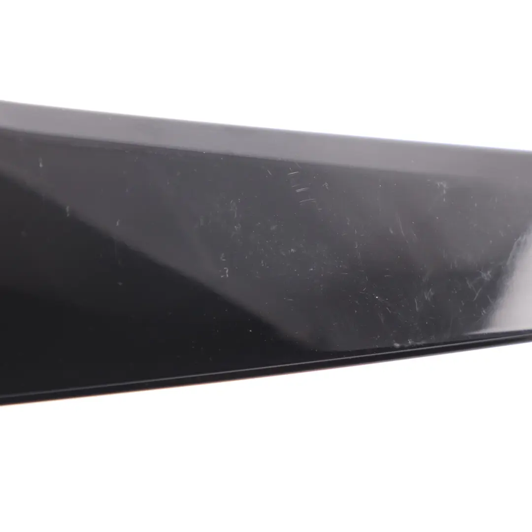 Portellone posteriore Spoiler laterale rivestimento sinistro per BMW F46 con numero di parte 7364775 BMW F46 Portellone posteriore Spoiler laterale rivestimento sinistro - SKU 7364775 - Numero di parte 7364775