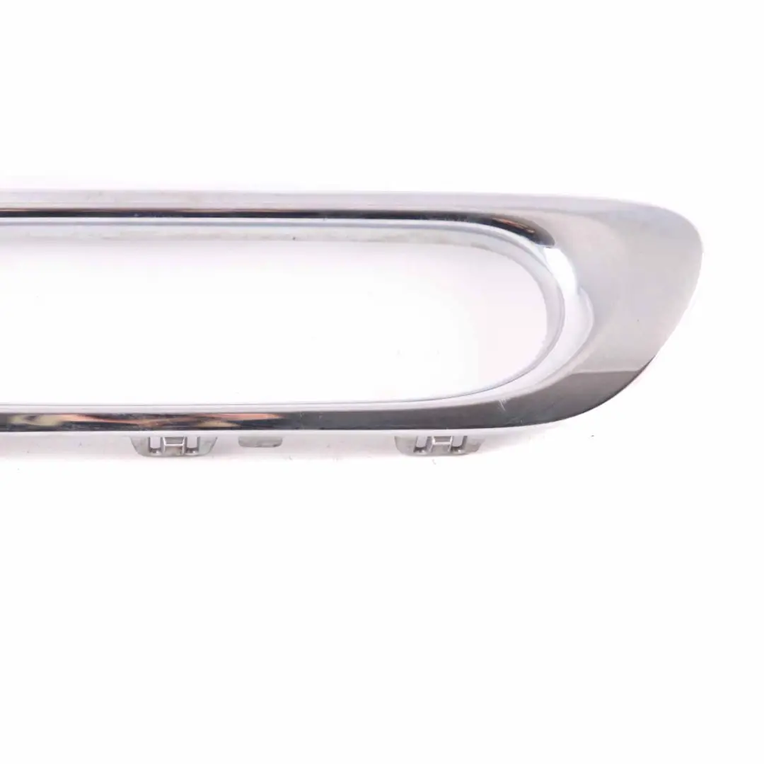 Ramka lampki zderzaka tył chrom do Mini F55 F56 F57 o numerze 7365737 Mini F55 F56 F57 Ramka lampki zderzaka tył chrom - SKU 7365737-1 - Numer Części 7365737