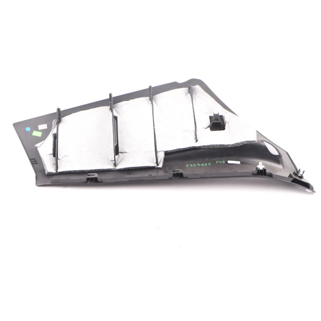 Colonna C Bottom Trim posteriore sinistro Cover Panel Nero 7323665 per BMW F46 con numero di parte 7366841 BMW F46 Colonna C Bottom Trim posteriore sinistro Cover Panel Nero 7323665 - SKU 7366841 - Numero di parte 7366841