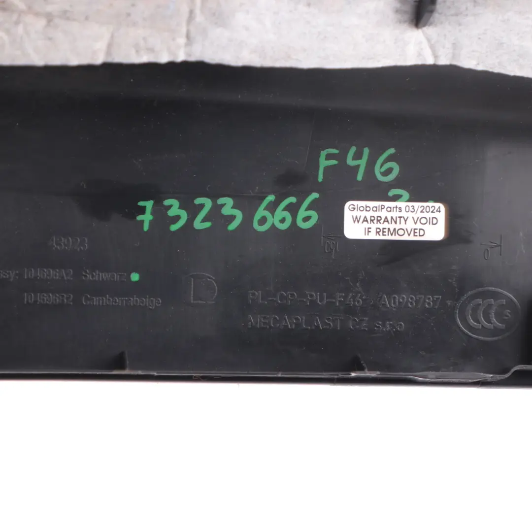 Colonna C Bottom Trim copertura posteriore destro Nero 7323666 per BMW F46 con numero di parte 7366842 BMW F46 Colonna C Bottom Trim copertura posteriore destro Nero 7323666 - SKU 7366842 - Numero di parte 7366842