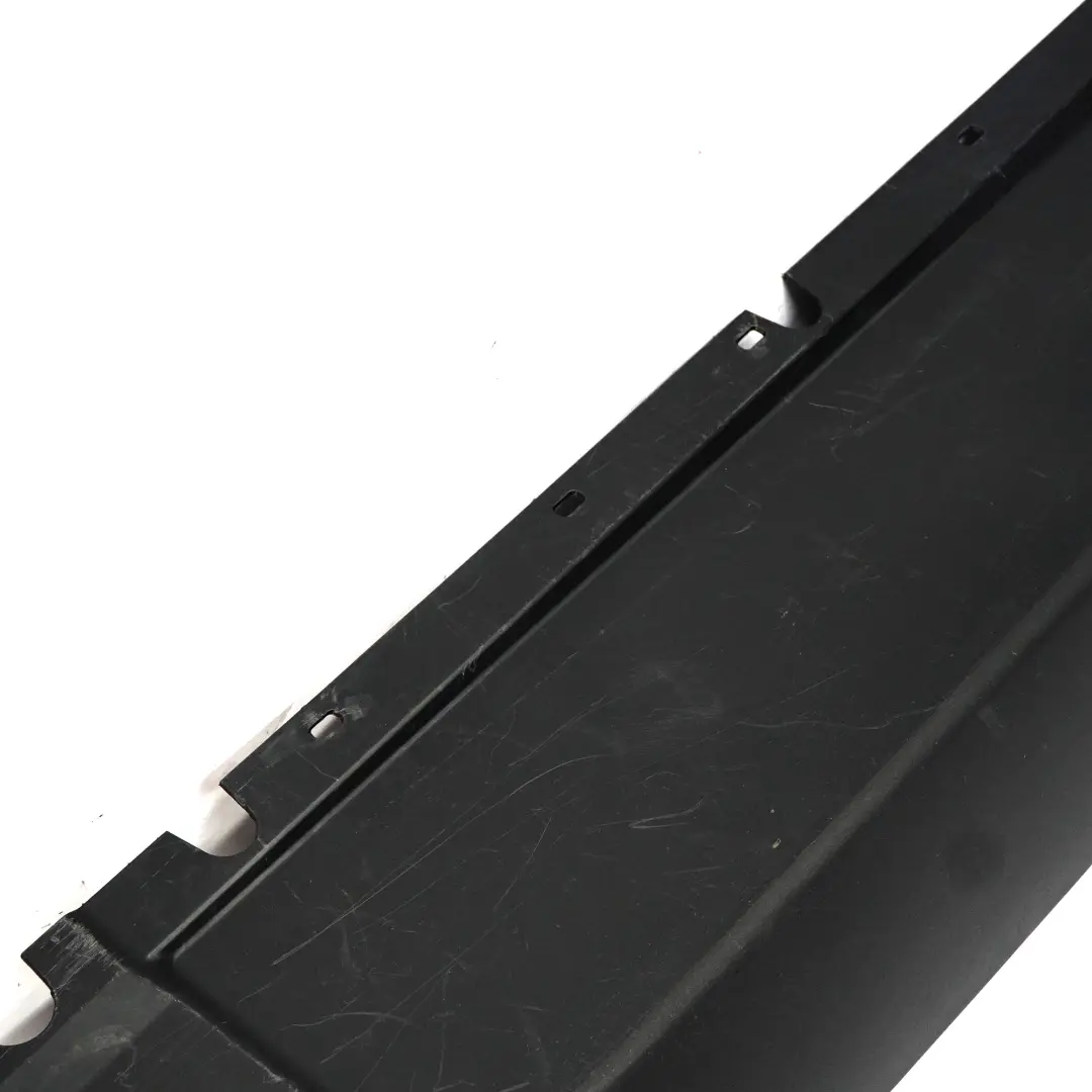 Gonna laterale anteriore destra Copertura del pannello Nero per BMW i3 I01 con numero di parte 7368598 BMW i3 I01 Gonna laterale anteriore destra Copertura del pannello Nero - SKU 7368598-BLK - Numero di parte 7368598