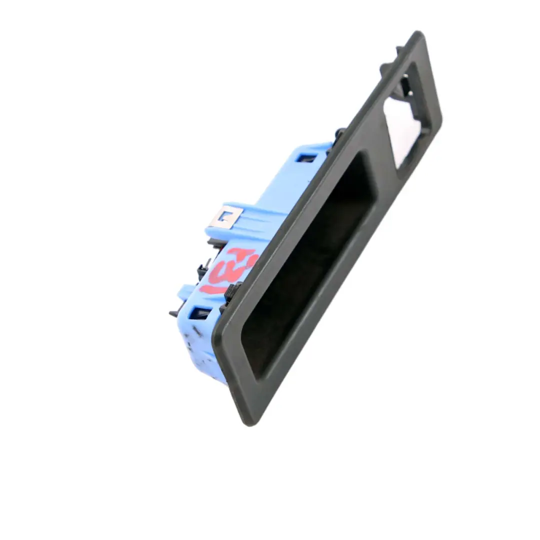 Klamka Bagażnika Tylnej Klapy do BMW F10 F11 F30 F31 o numerze 7368753 BMW F10 F11 F30 F31 Klamka Bagażnika Tylnej Klapy - SKU 7368753 - Numer Części 7368753