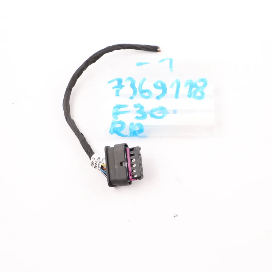 BMW F30 F80 M3 LCI Luz Trasera Lateral Derecho Enchufe Cableado 1-2141397-1 - SKU 7369118-1 - Número de pieza 7369118