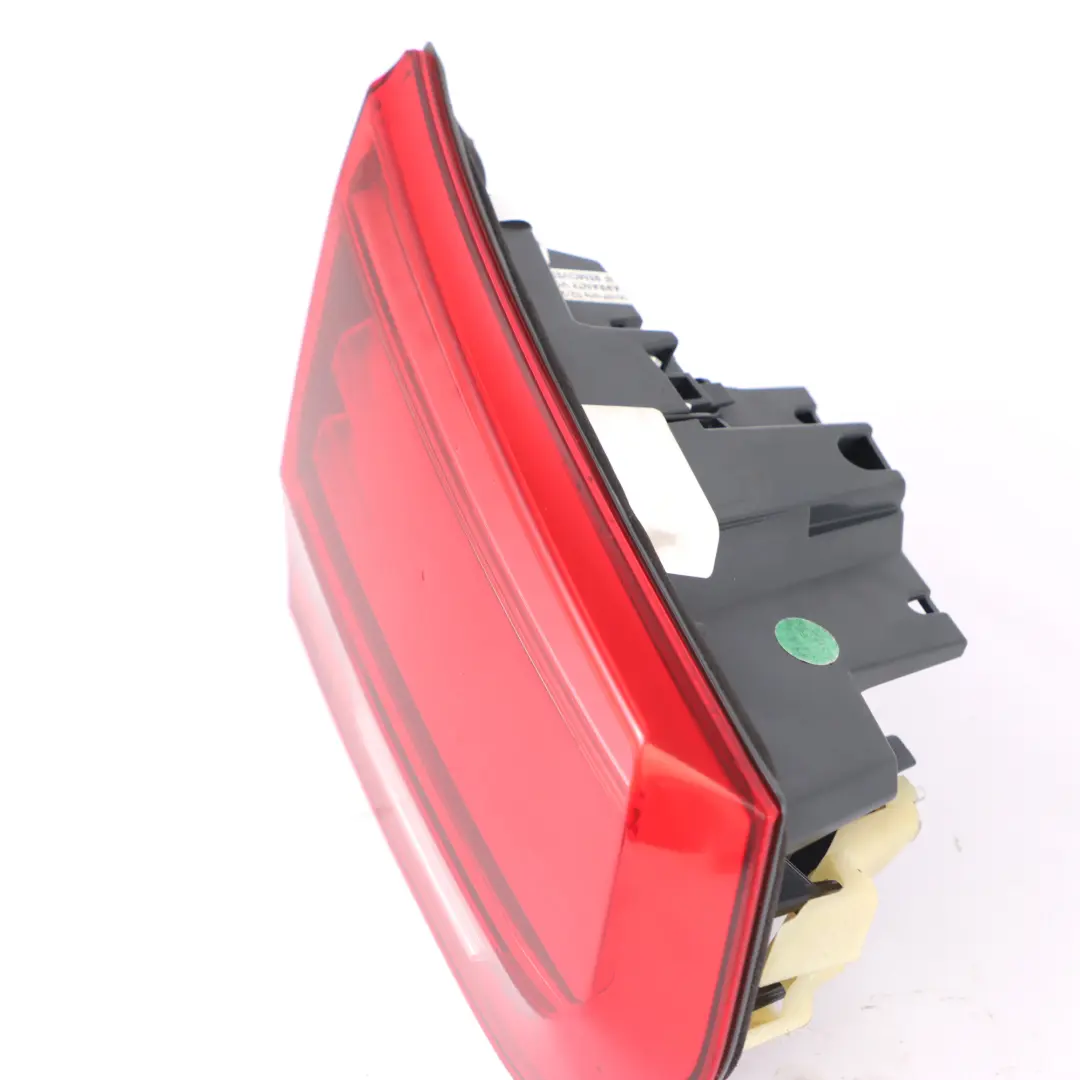 Lampa Pokrywy Bagażnika Tylna Lewa do BMW F30 F31 F80 LCI o numerze 7369119 BMW F30 F31 F80 LCI Lampa Pokrywy Bagażnika Tylna Lewa - SKU 7369119-3 - Numer Części 7369119