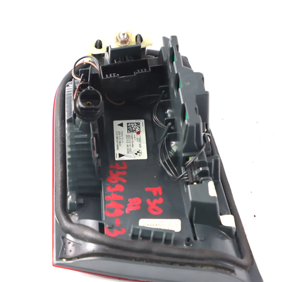 BMW F30 F31 F80 LCILampe dans le couvercle du coffre arrière gauche - SKU 7369119-3 - Numéro de pièce 7369119