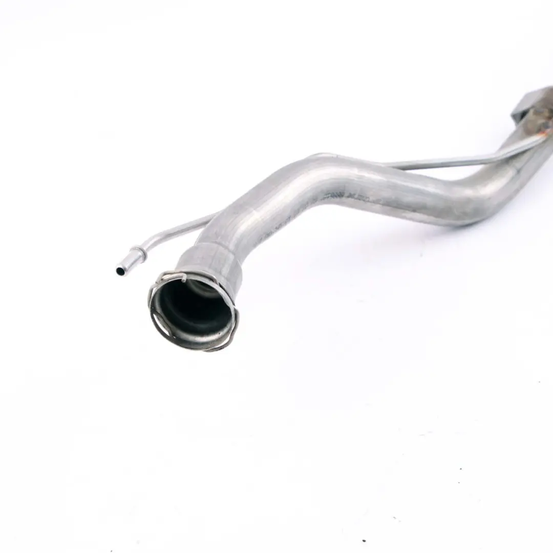 Tubo di rifornimento carburante Motore ibrido Range Extender Benzina per BMW i3 I01 con numero di parte 7369200 BMW i3 I01 Tubo di rifornimento carburante Motore ibrido Range Extender Benzina - SKU 7369200 - Numero di parte 7369200