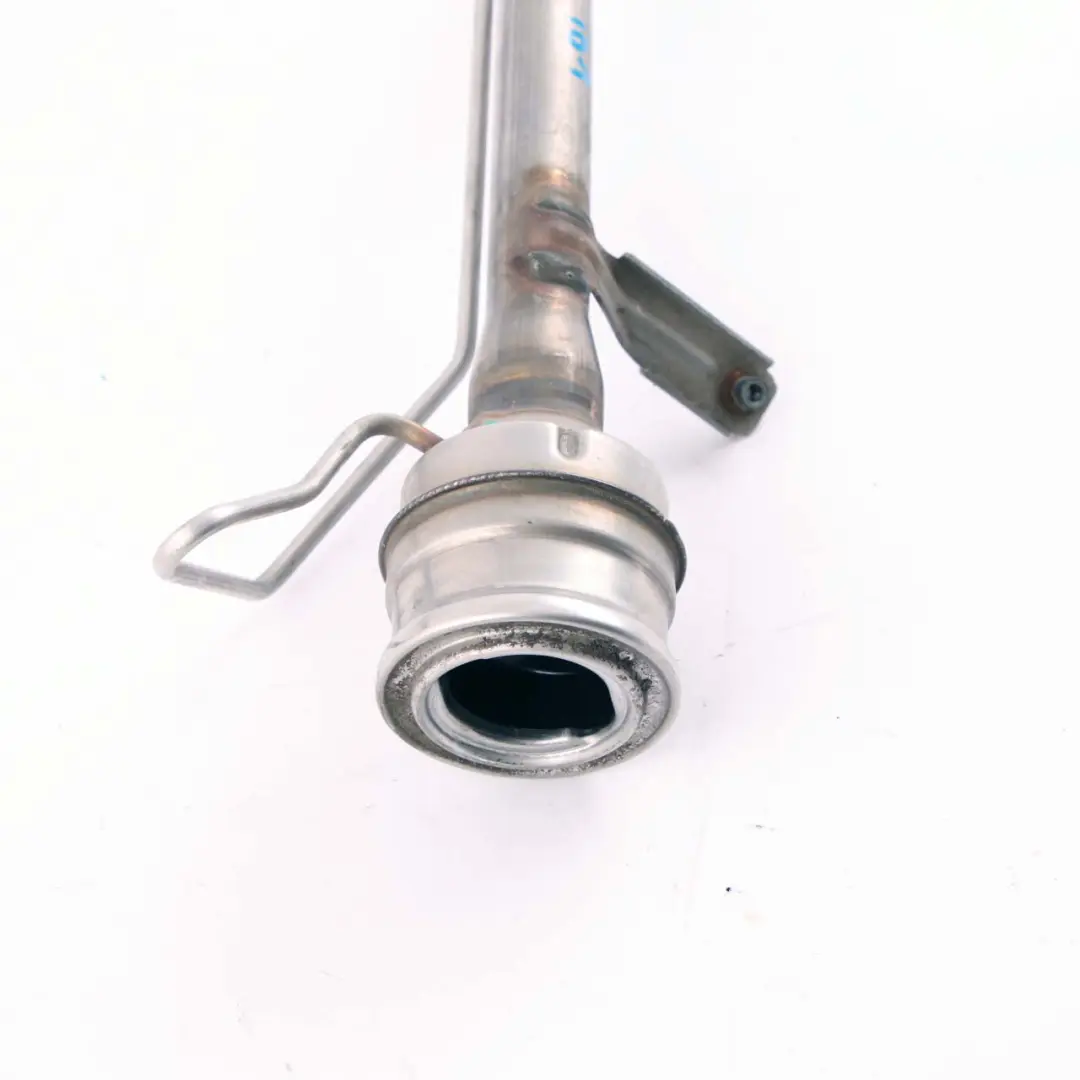 Tubo di rifornimento carburante Motore ibrido Range Extender Benzina per BMW i3 I01 con numero di parte 7369200 BMW i3 I01 Tubo di rifornimento carburante Motore ibrido Range Extender Benzina - SKU 7369200 - Numero di parte 7369200